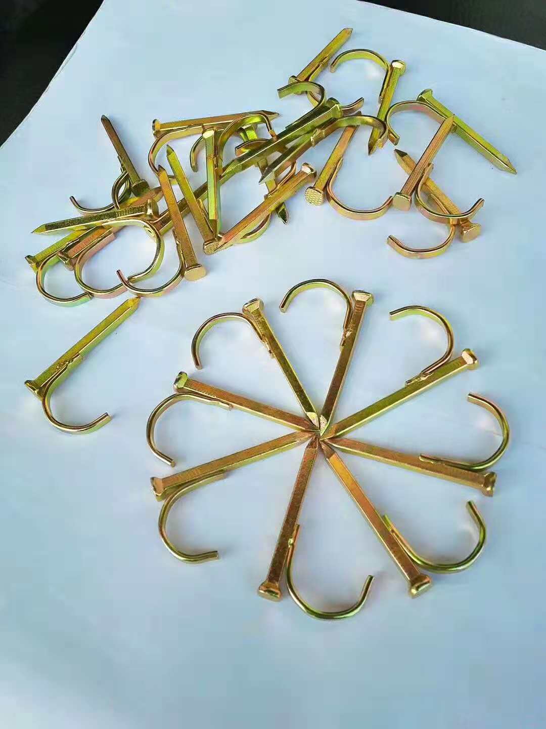 现货批发 镀锌水管码钉钩钉高硬度钢钉电镀镀彩锌水管钉规格齐全