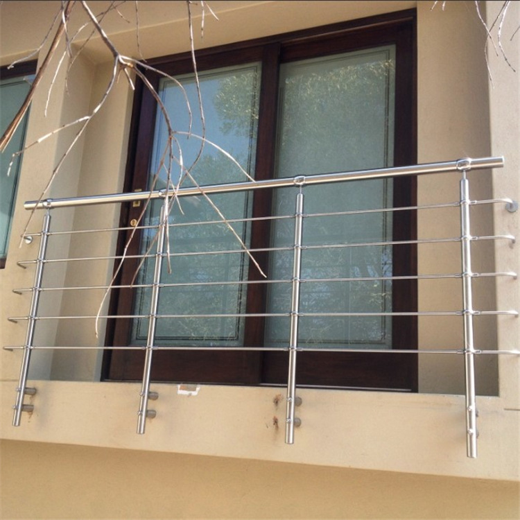 2018中国流行款不锈钢围栏护栏 定制立柱加圆棒厚度自选