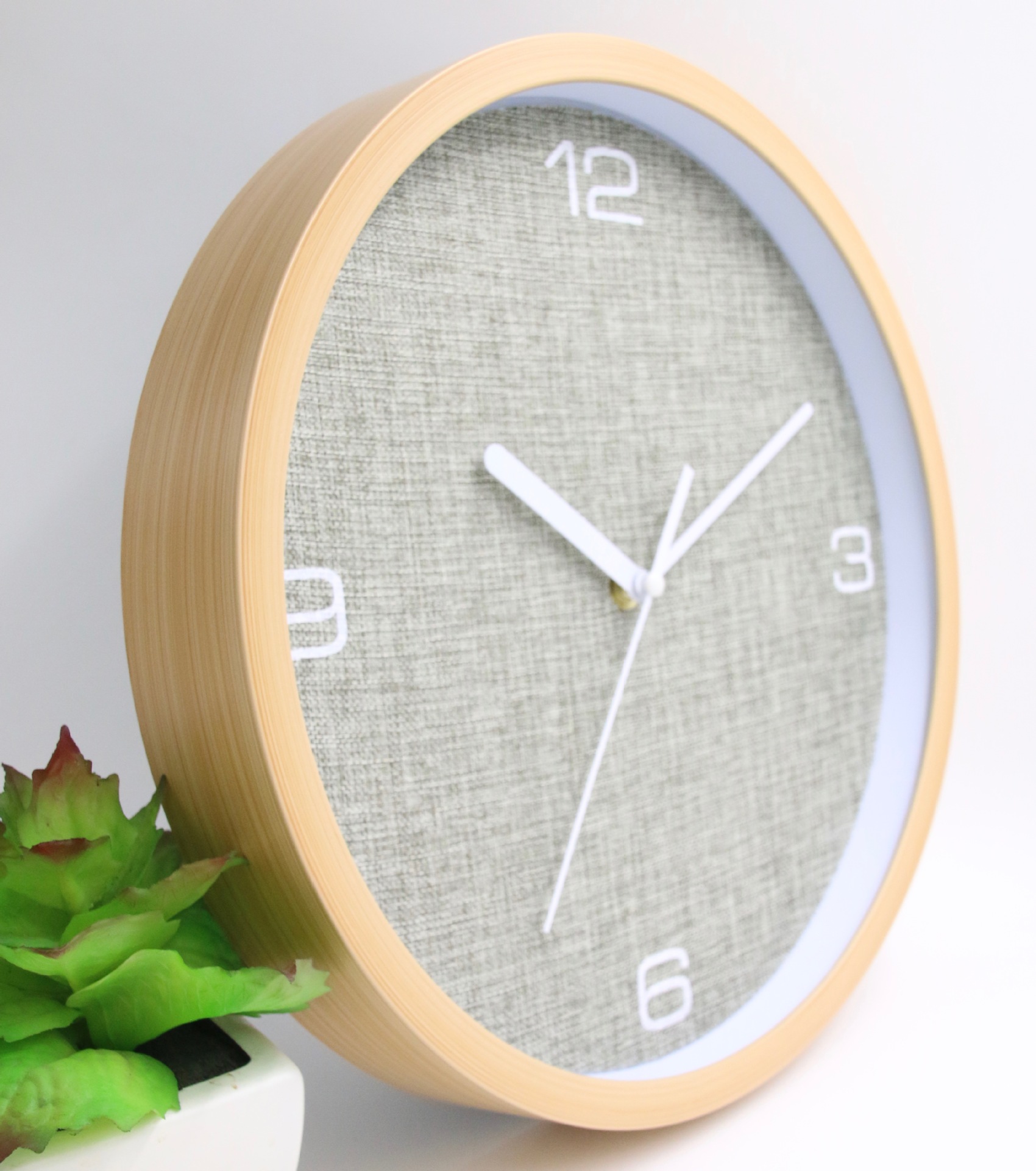 30cm棉麻钟面清新简约仿木纹壁钟创意复古客厅挂墙钟表wall clock