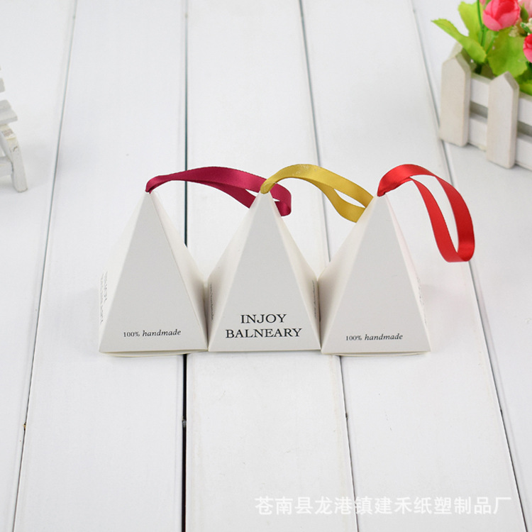 厂家定制创意三角形包装盒简约白卡纸食品盒热卖婚庆用喜糖盒