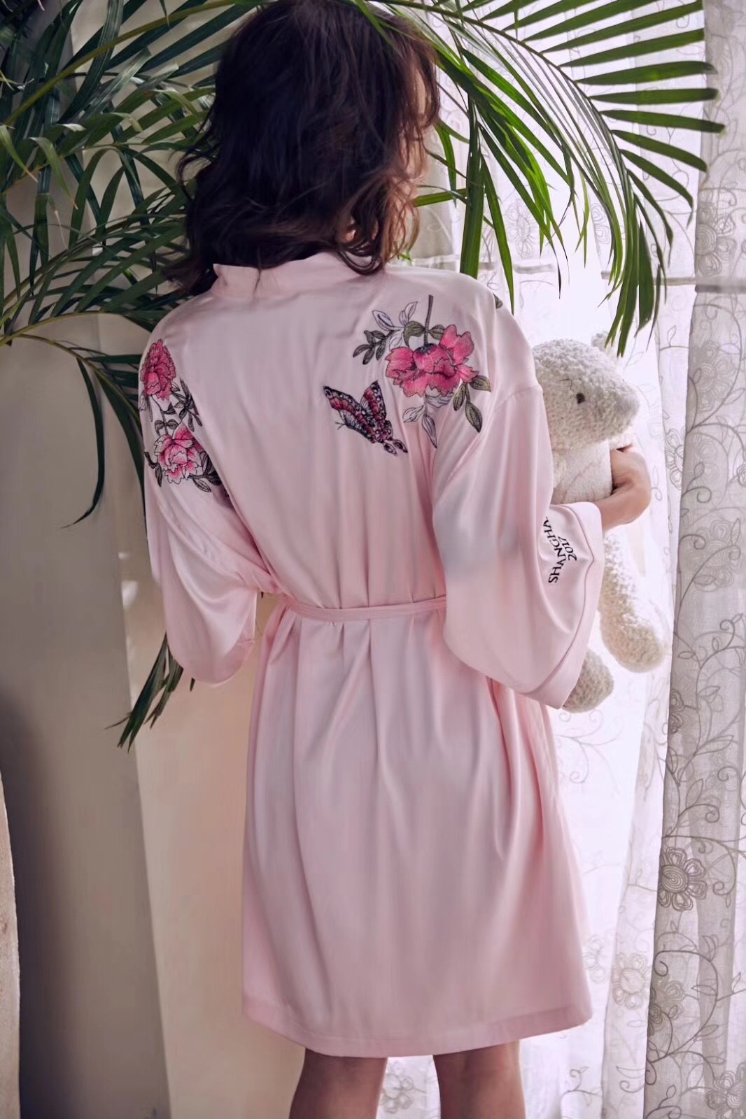 2017欧美走秀玫瑰精美刺绣单件睡袍女士浴袍家居服批发一件代发