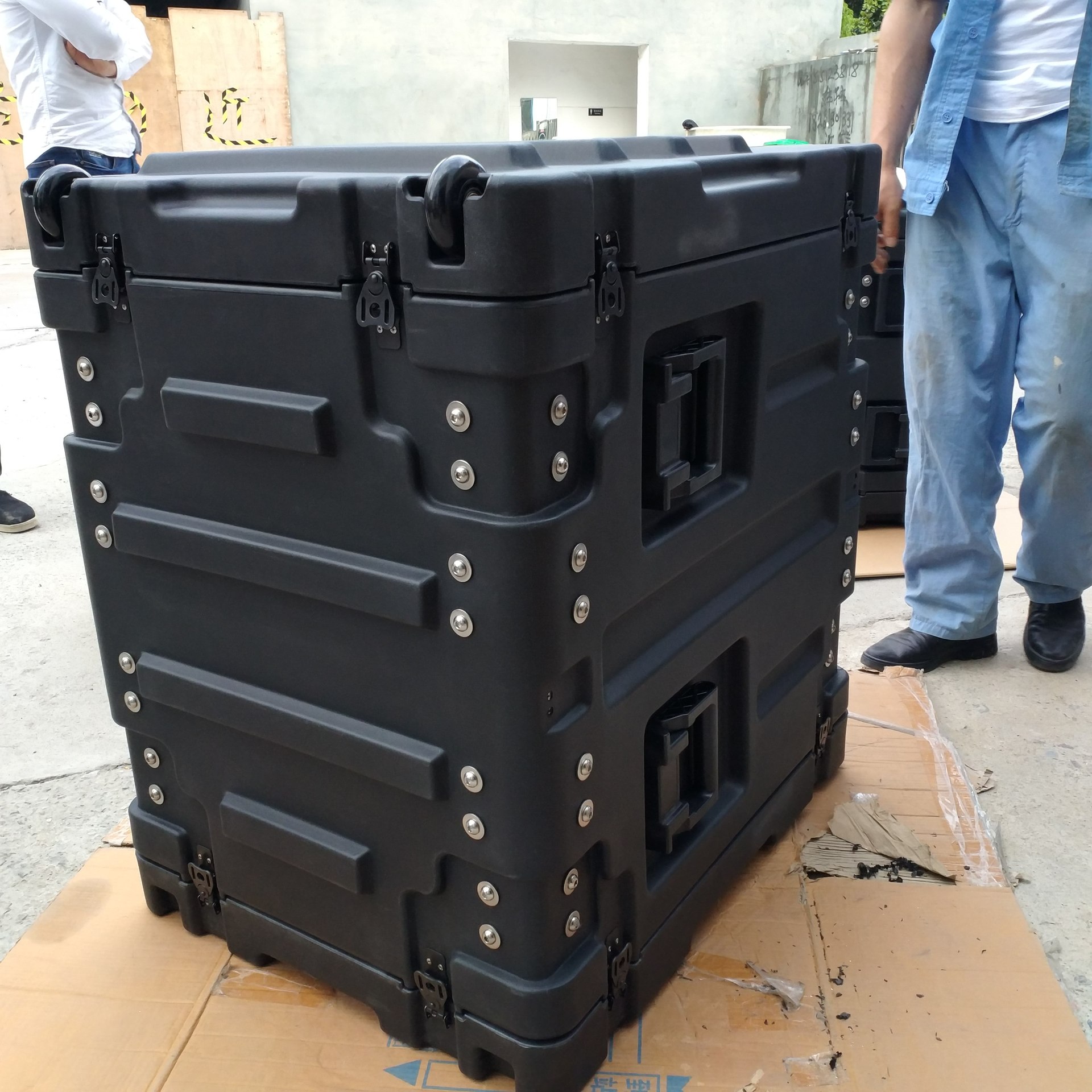 三军行滚塑移动减震机架箱 14u 便携式军用品质