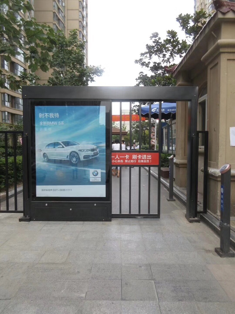 郑州景源广告平移门厂家小区广告门人脸识别系统小区电动平移门