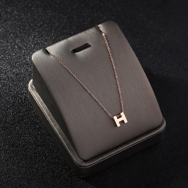 英文字母h吊坠锁骨链女 项链短款玫瑰金钛钢挂件韩国版装饰品热卖