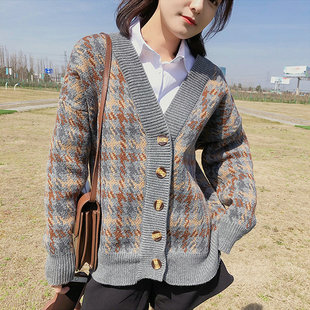 2018秋装新款撞色花纹落肩袖系扣针织开衫外套女 格子毛衣开衫女