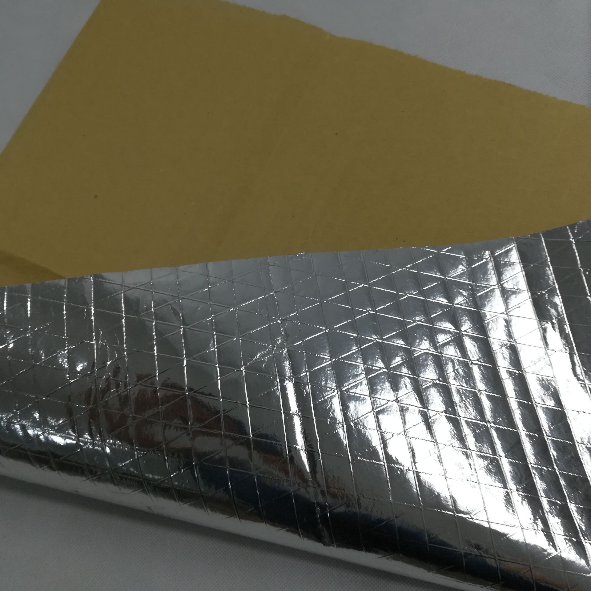 0.2mm夹筋铝箔隔汽膜纸基铝箔贴面 镀铝膜夹筋反射隔汽层