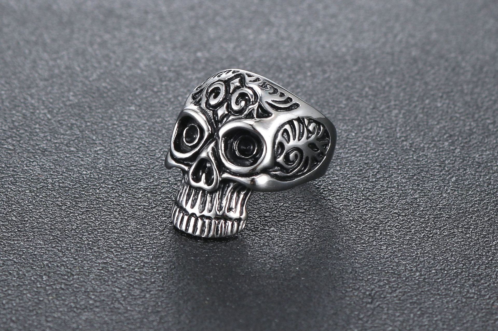 复古潮流 宗教图腾骷髅头戒指 时尚个性霸气钛钢指环饰品hz213