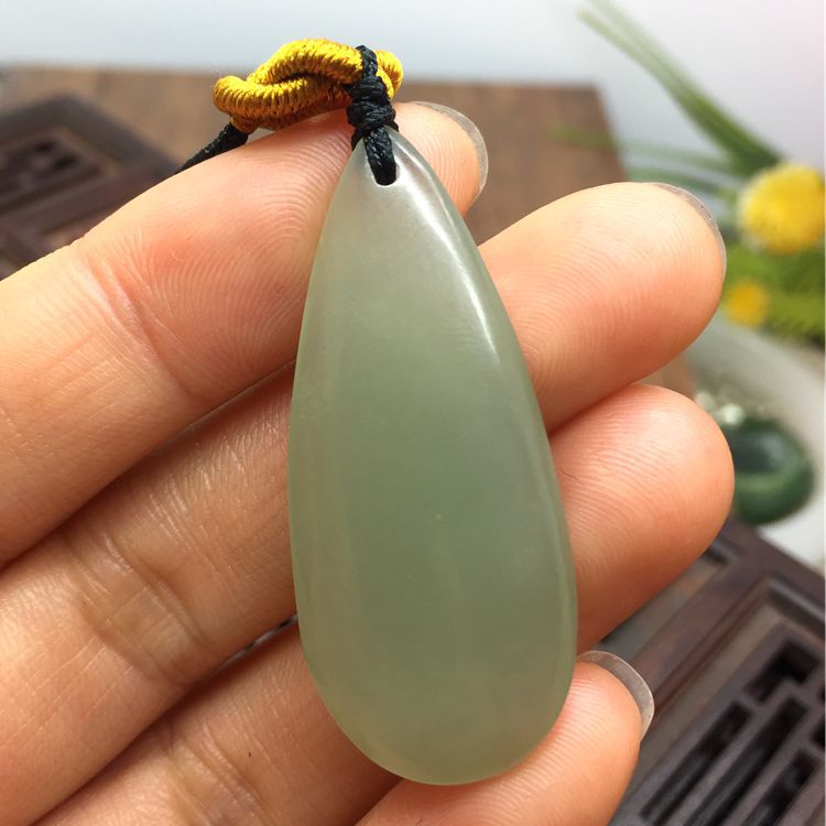 天然正品和田玉玉石吊坠 民族风水滴挂件玉坠女款 时尚毛衣链饰品