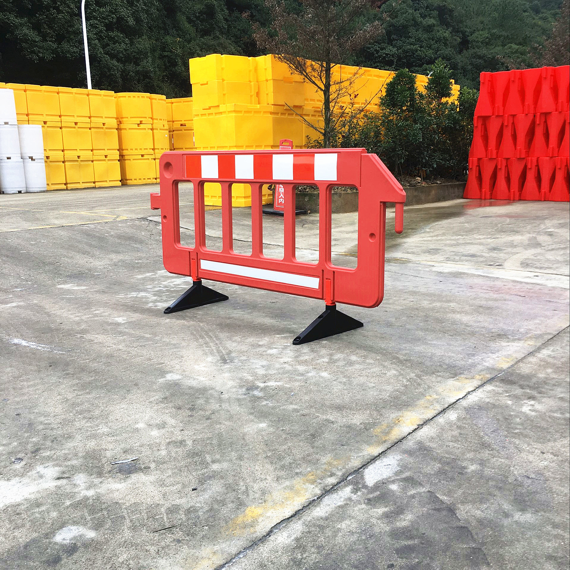 质优价廉优级品pe,橡胶隔离栏浙江安全防护城市道路100路障