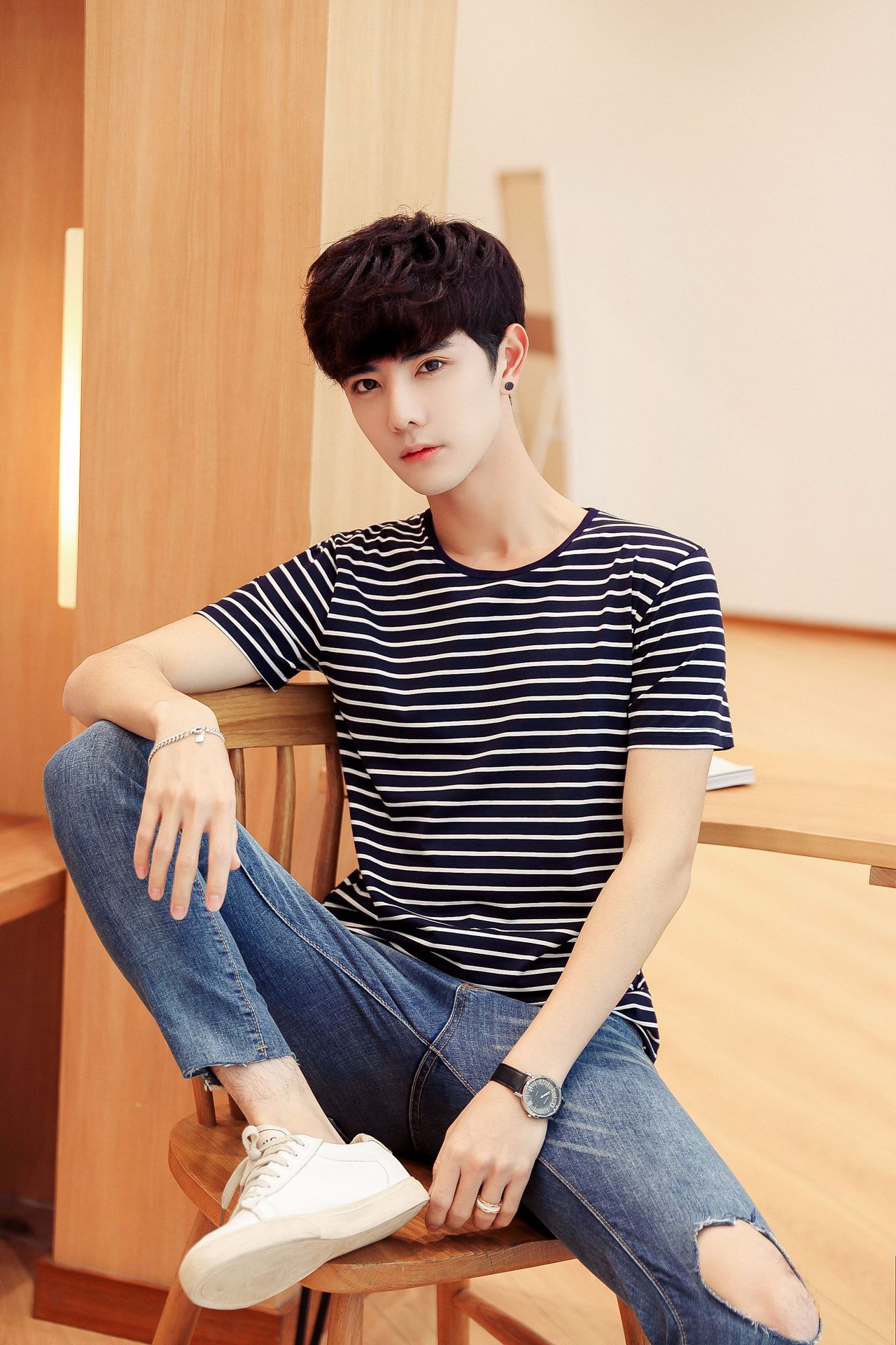 韩版男士短袖t恤夏季圆领莫代尔棉条纹潮男装青年学生时尚装