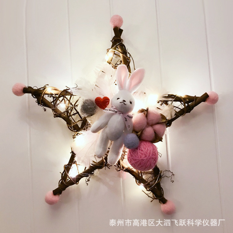 5cm左右 材质:羊毛 用途:一般用于幼儿园手工藤圈装饰,拍摄道具等.