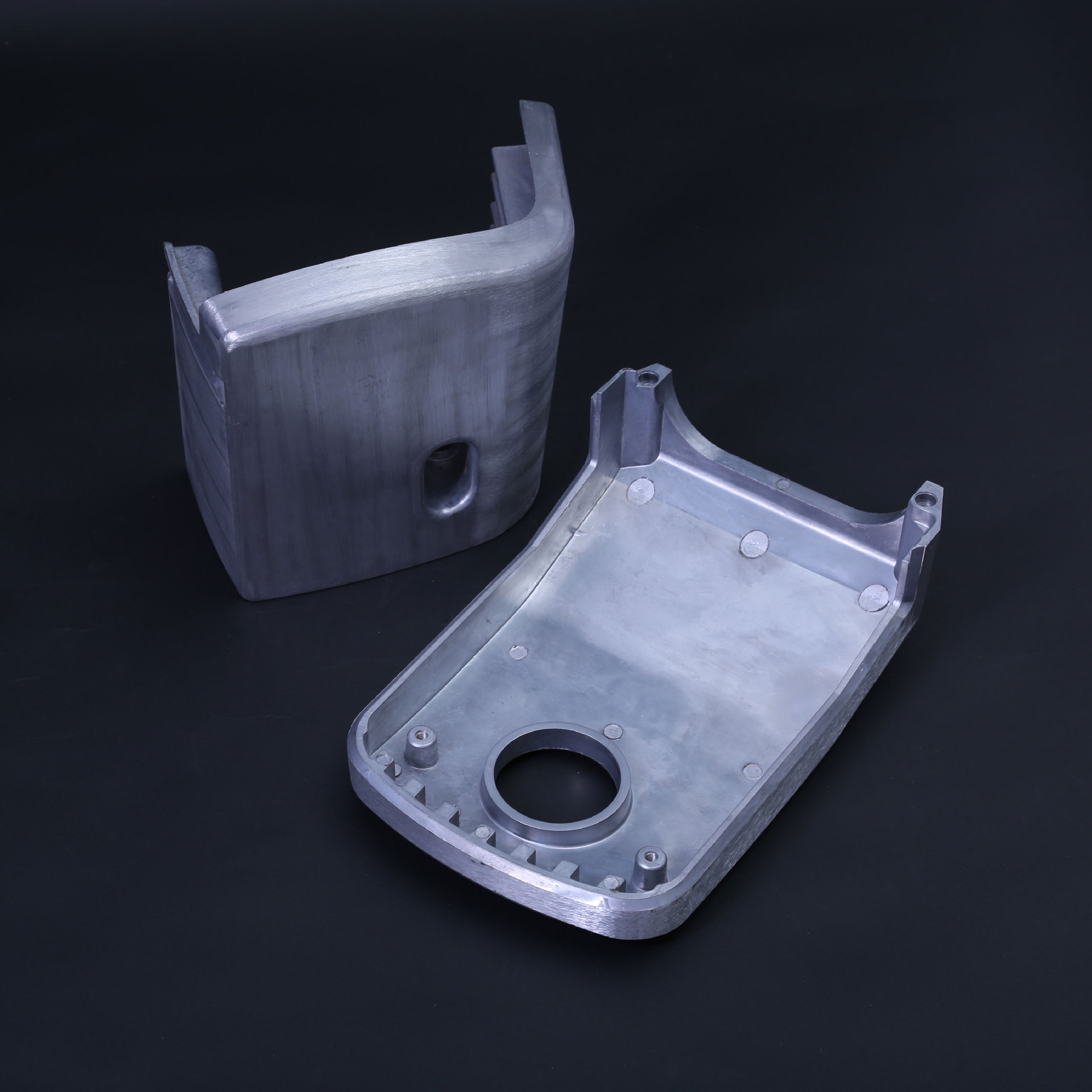 我司主要承接铝合金压铸,锌合金压铸,高密度铝合金挤压铸造,铝合金