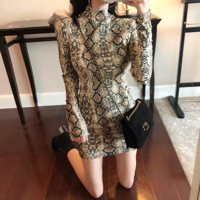 秋冬时尚高领蛇纹印花打底短裙女气质长袖修身包臀裙连衣裙h3109