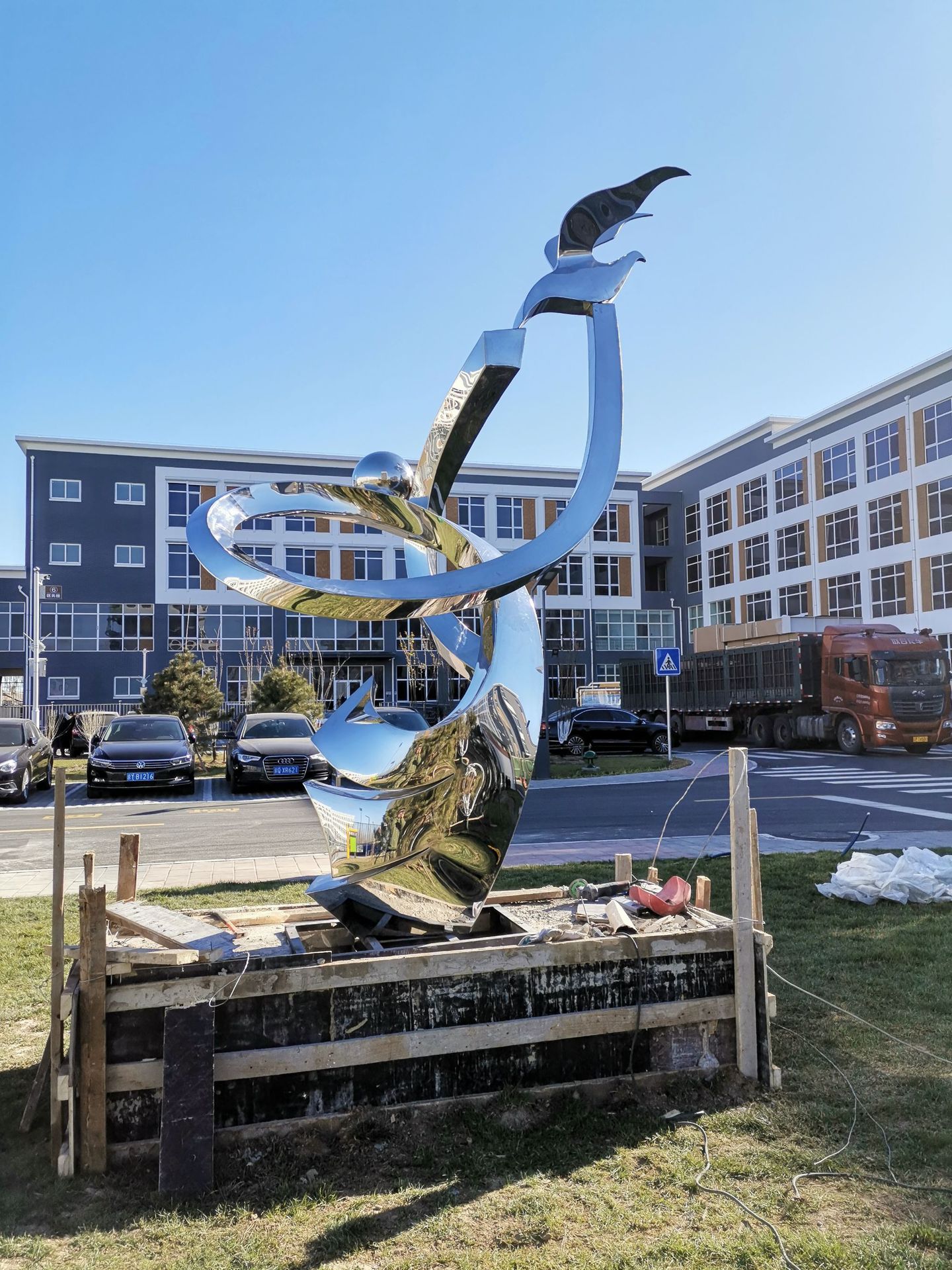 定制校园不锈钢雕塑户外大型广场园林景观雕塑城市文化景观雕塑