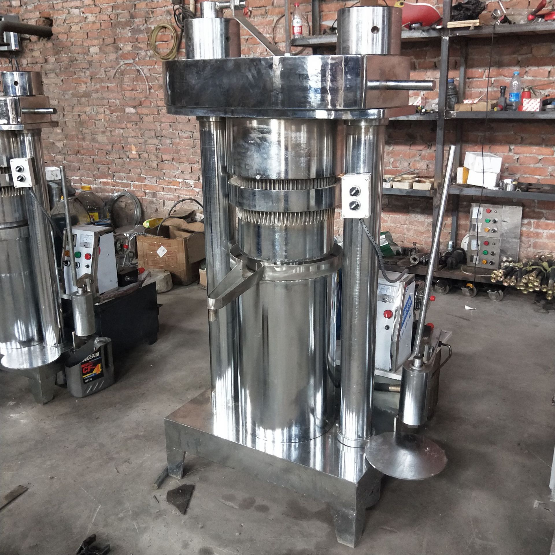 立式液压芝麻香油机大型橄榄油核桃榨油机超好用新型液压香油机