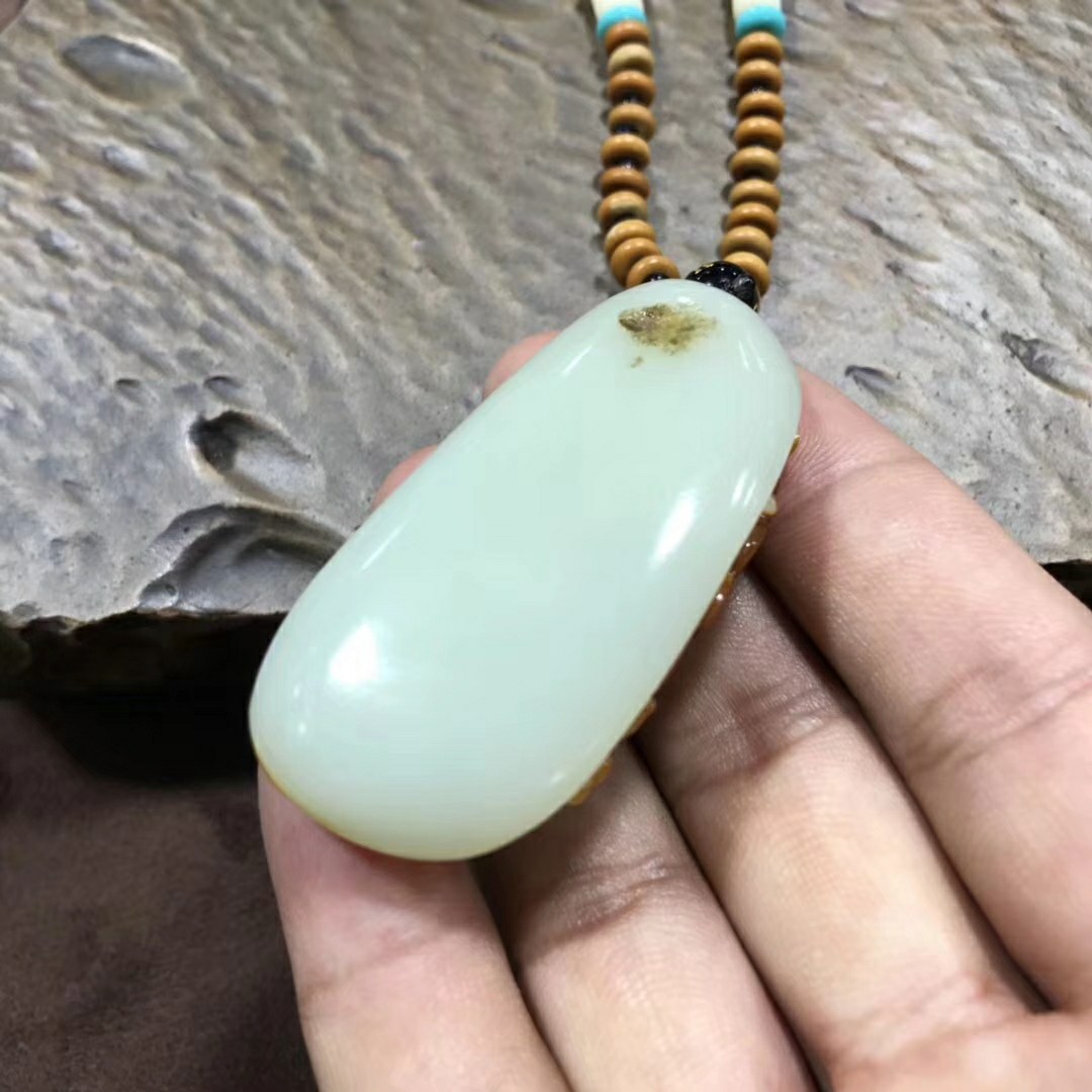 和田玉俄料油皮三色羊脂玉挂件 密度肉眼无结构无杂无裂厂家批发