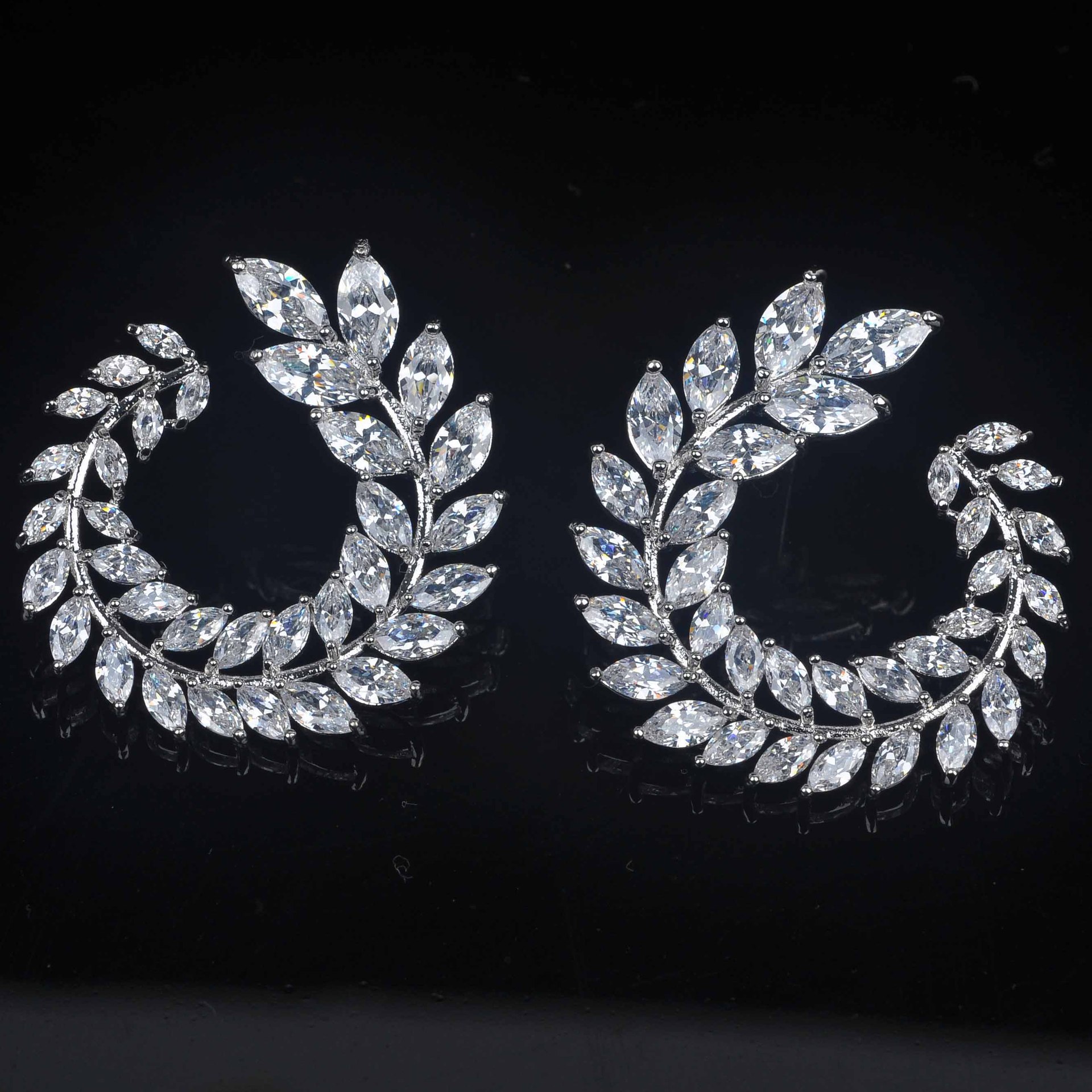 萧邦锆石耳环银针欧美流行大牌同款树叶耳针款饰品手工镶嵌耳饰