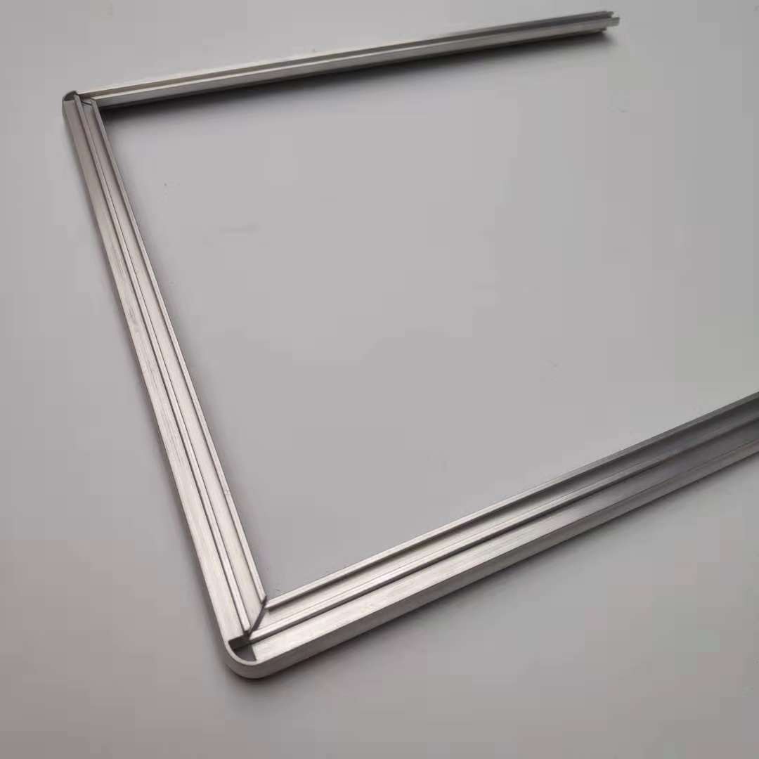 铝型材折弯工_型材铝方通aikanz_全铝家居型材切割机