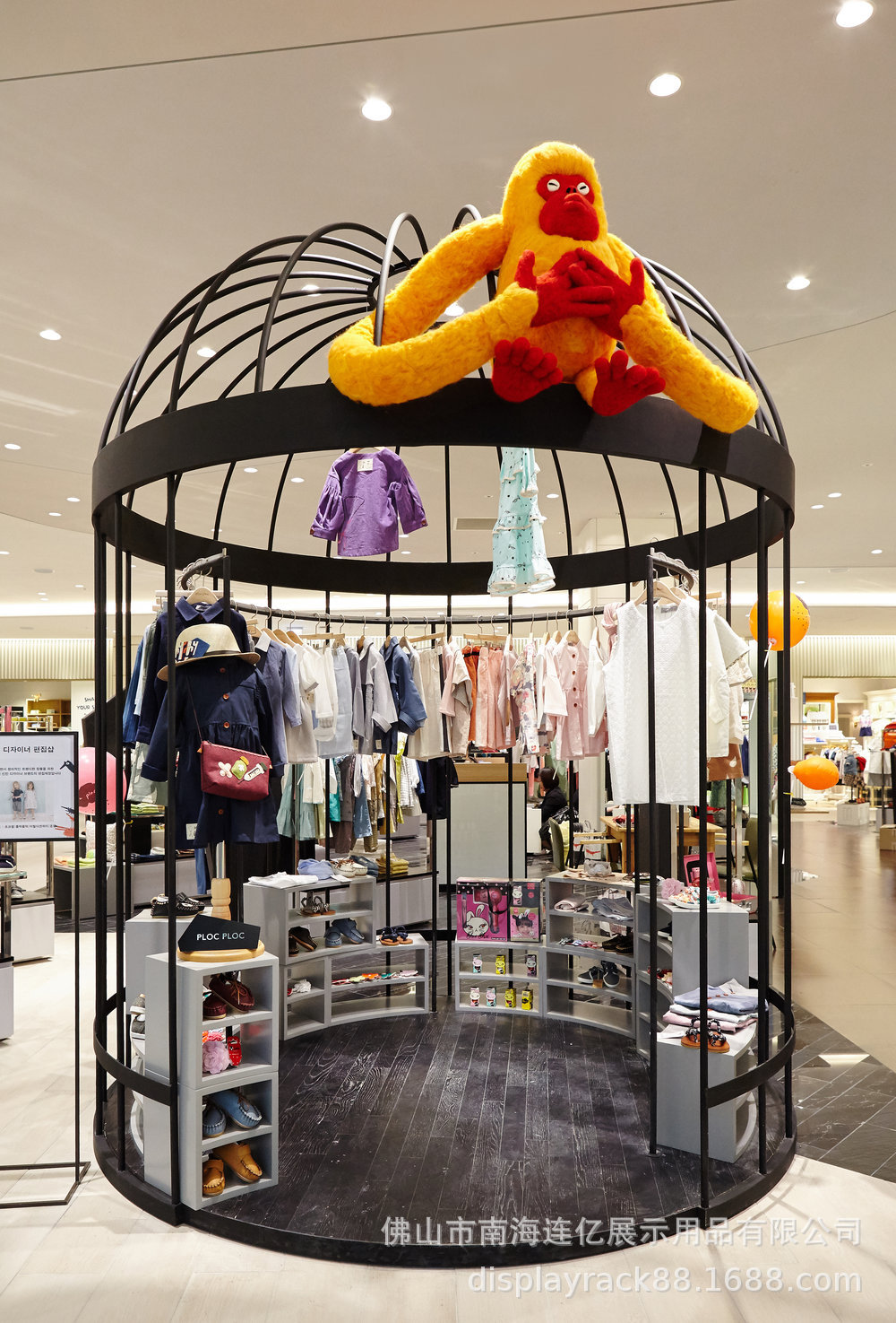 商场童装店货架展示架落地铁艺儿童服装单杆展示架创意童鞋中岛柜