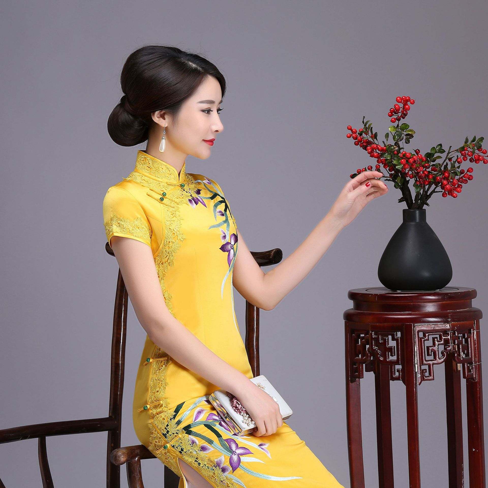 虞美记mr10121 真丝手推绣花长款高档气质旗袍