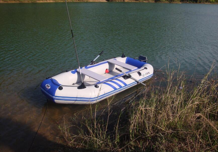 橡皮艇用来钓鱼_《钓鱼达人的利器》