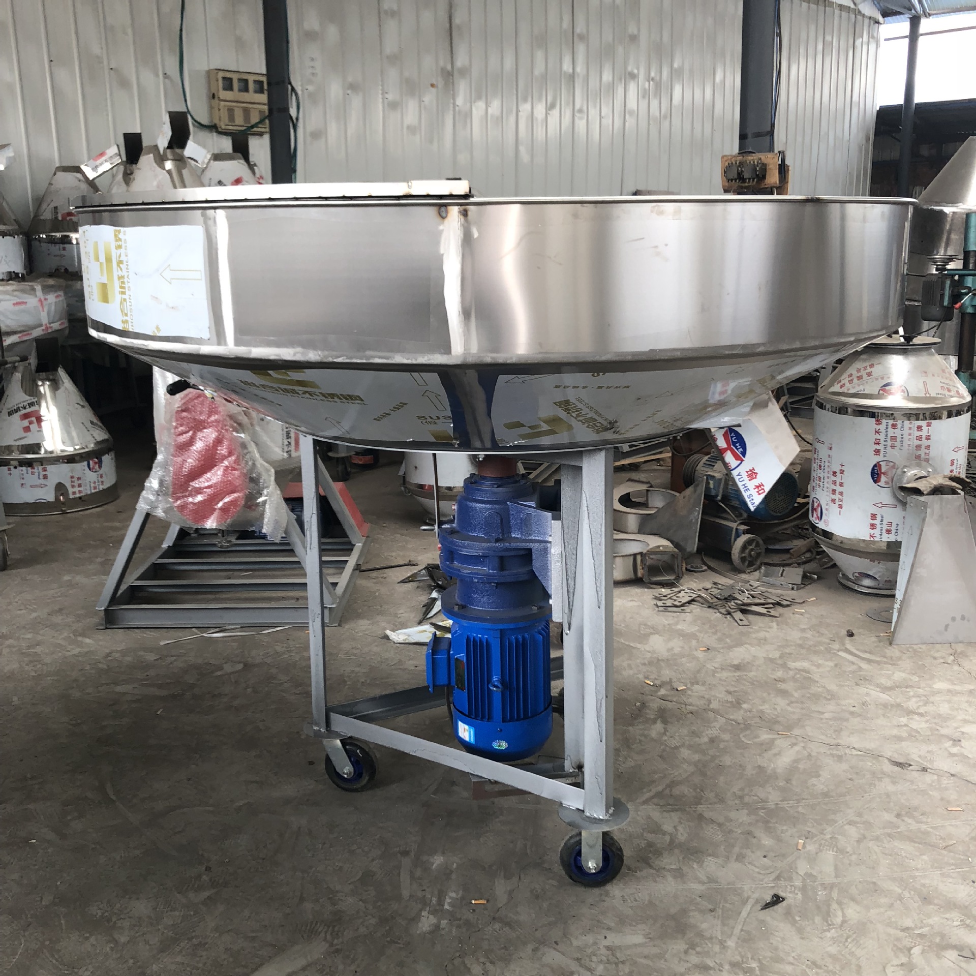 定制加工不锈钢发酵饲料搅拌机大型500公斤不锈钢混合拌料机