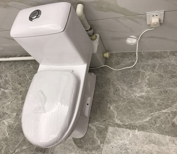 厂家直销商业出租房粉碎马桶地下室提升家用缓冲污水泵电动坐便器