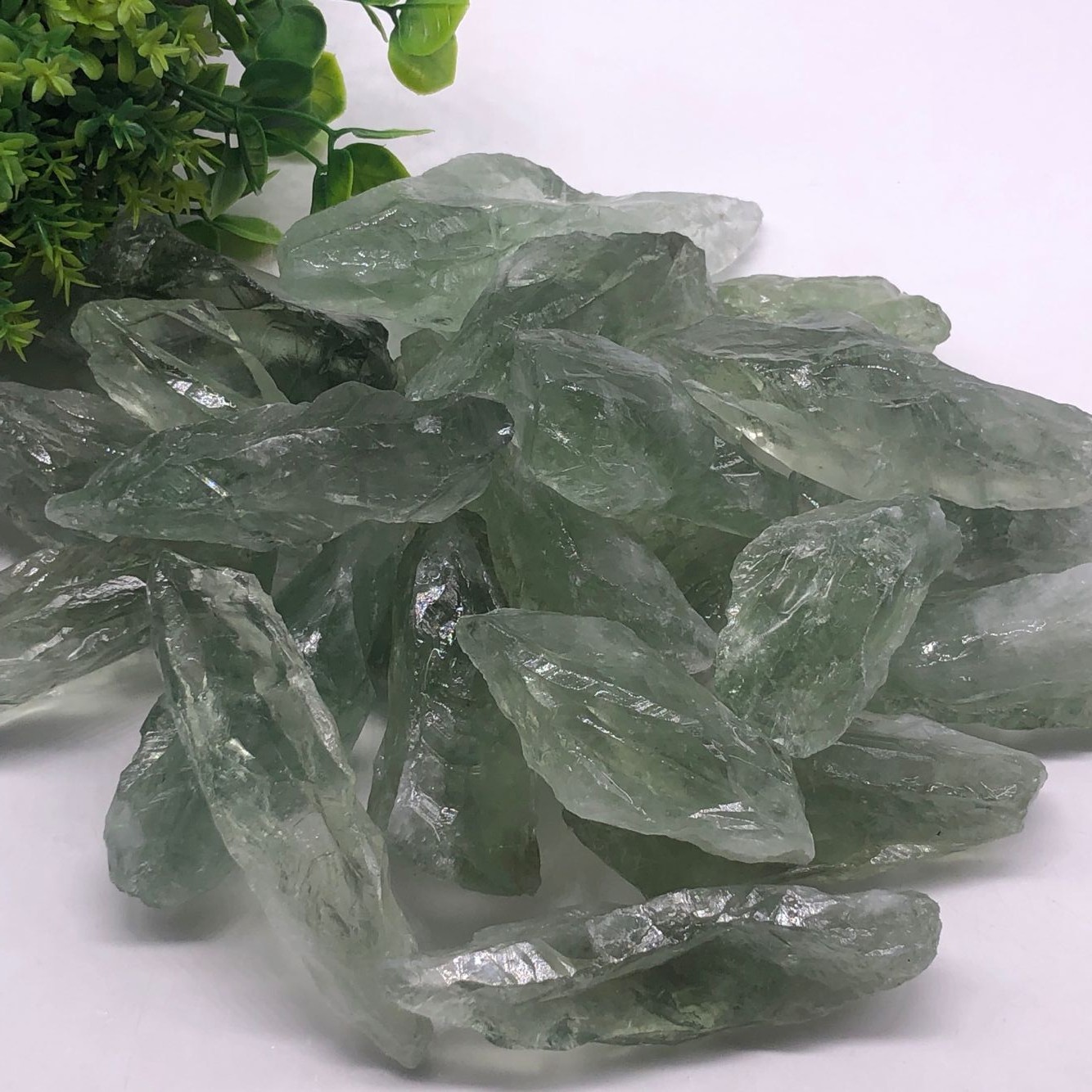 绿水晶原石 大颗粒碎石绿长牙原石 之石 产地