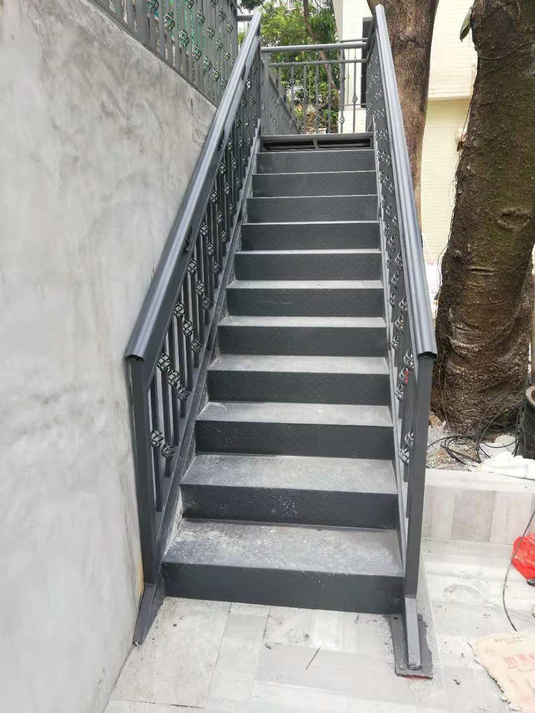 承揽户外加建钢结构楼梯 多层消防楼梯施工方案 生产高层应急楼梯