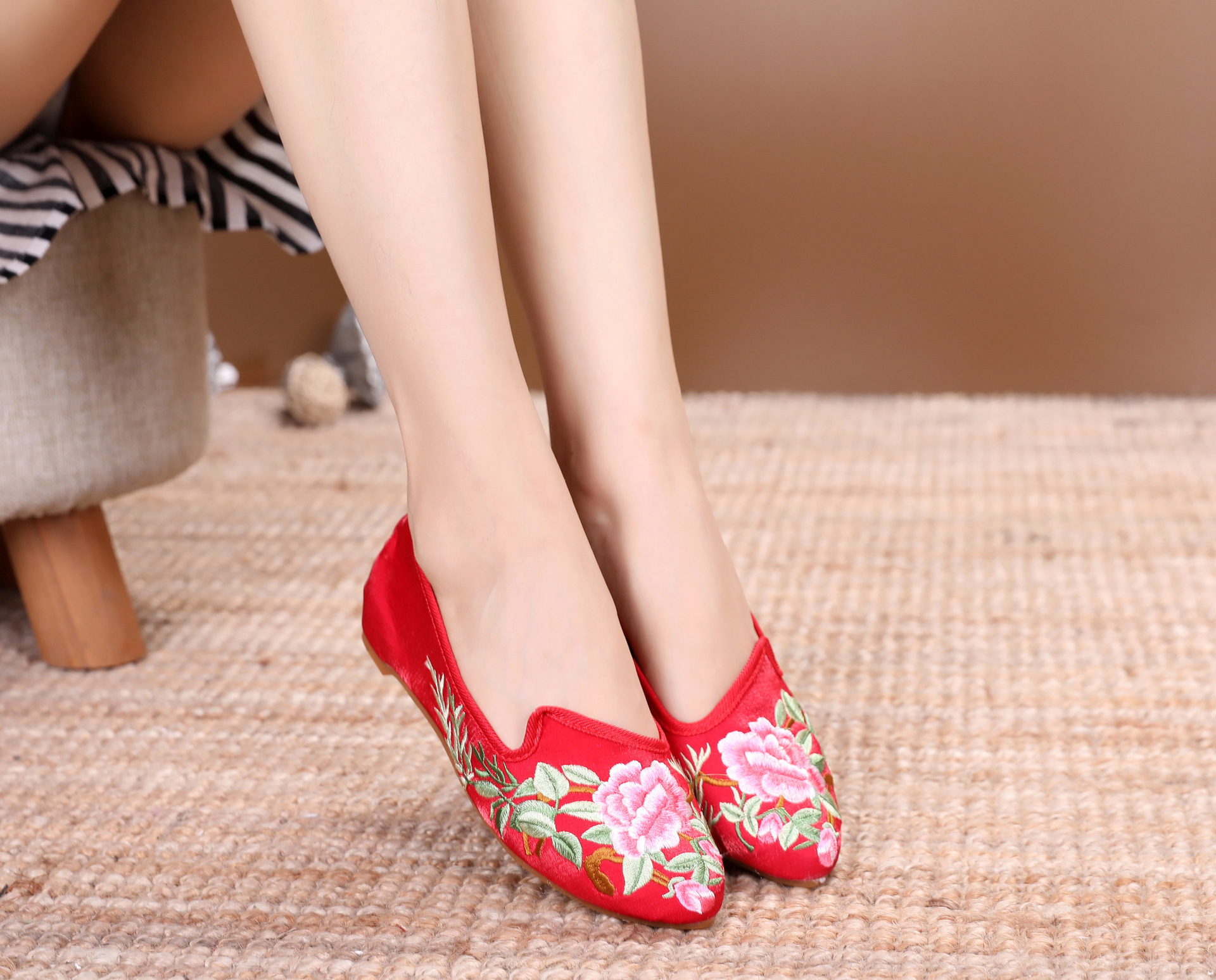 金风玉露 2020民族风绣花鞋缎面坡跟穆勒女单鞋内增高秀禾婚鞋