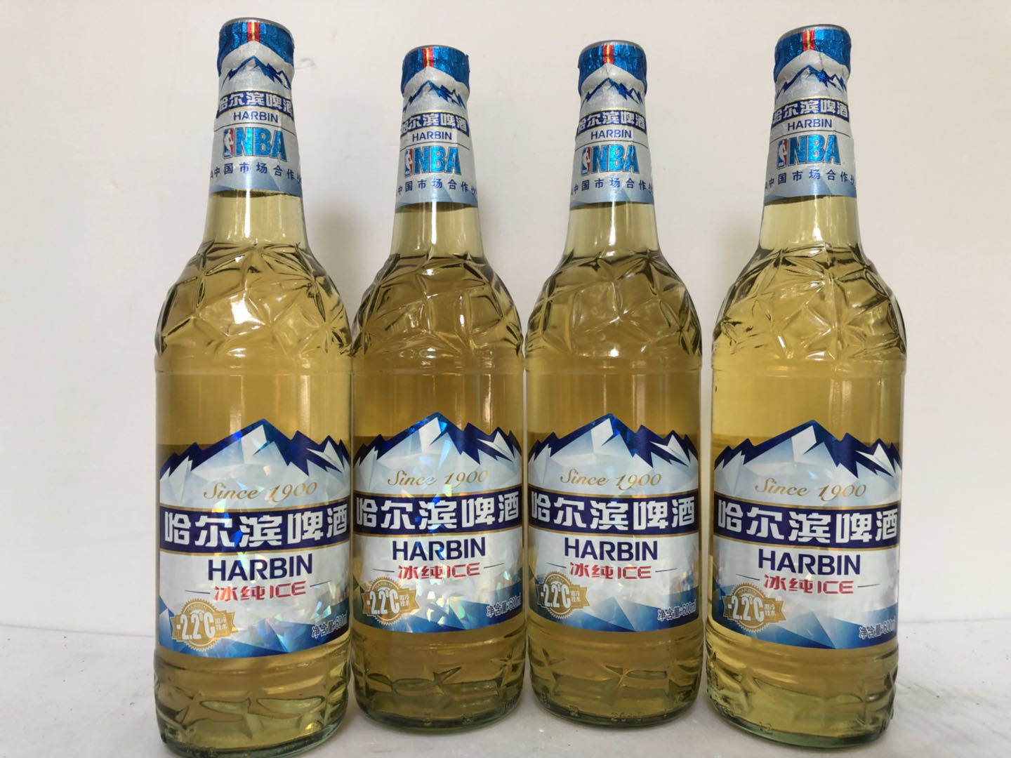 哈尔滨啤酒哈啤600ml12瓶装整箱批发长沙发v0.19方g13.36kg