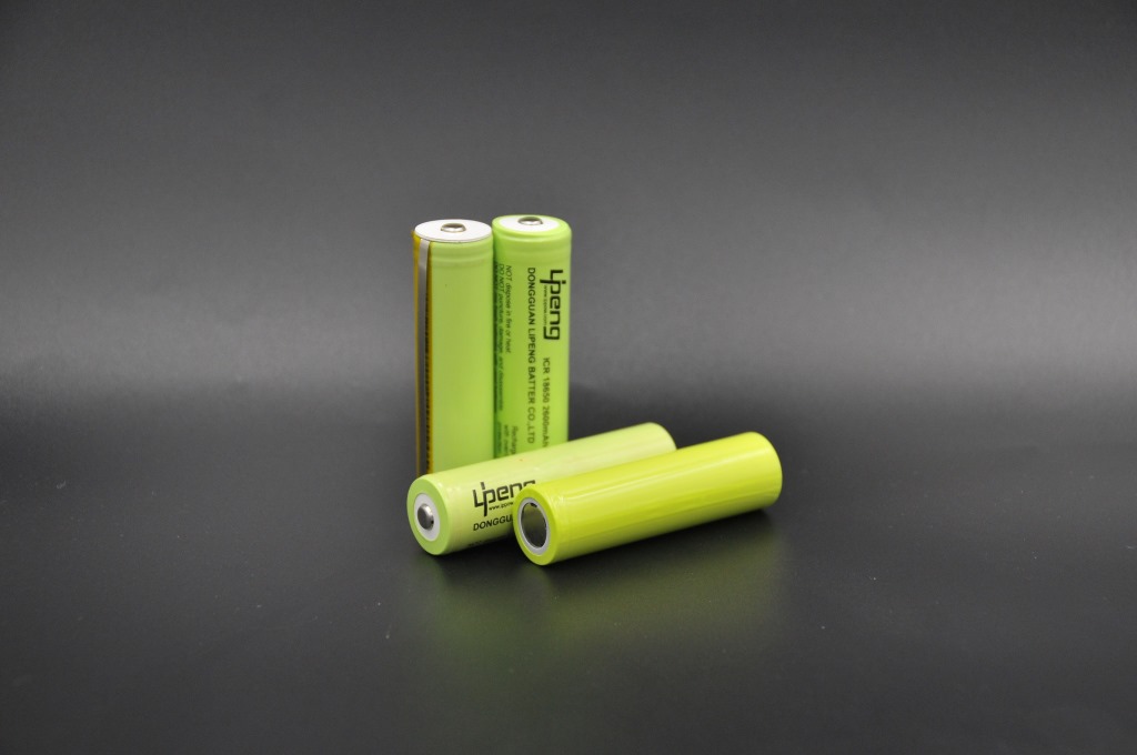 头灯音响玩具锂电池3.7v18650-1800mah带保护板加插头3c5c定制