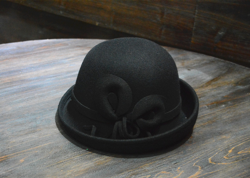 华巧 秋冬新款马蹄莲羊毛花朵圆顶卷边羊毛呢帽子女士毡帽