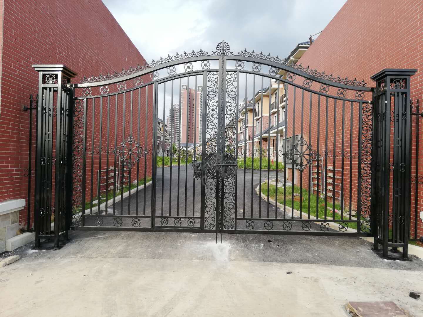 定做欧式铁艺大门别墅厂区豪华庭院门防盗平开门安全防护门