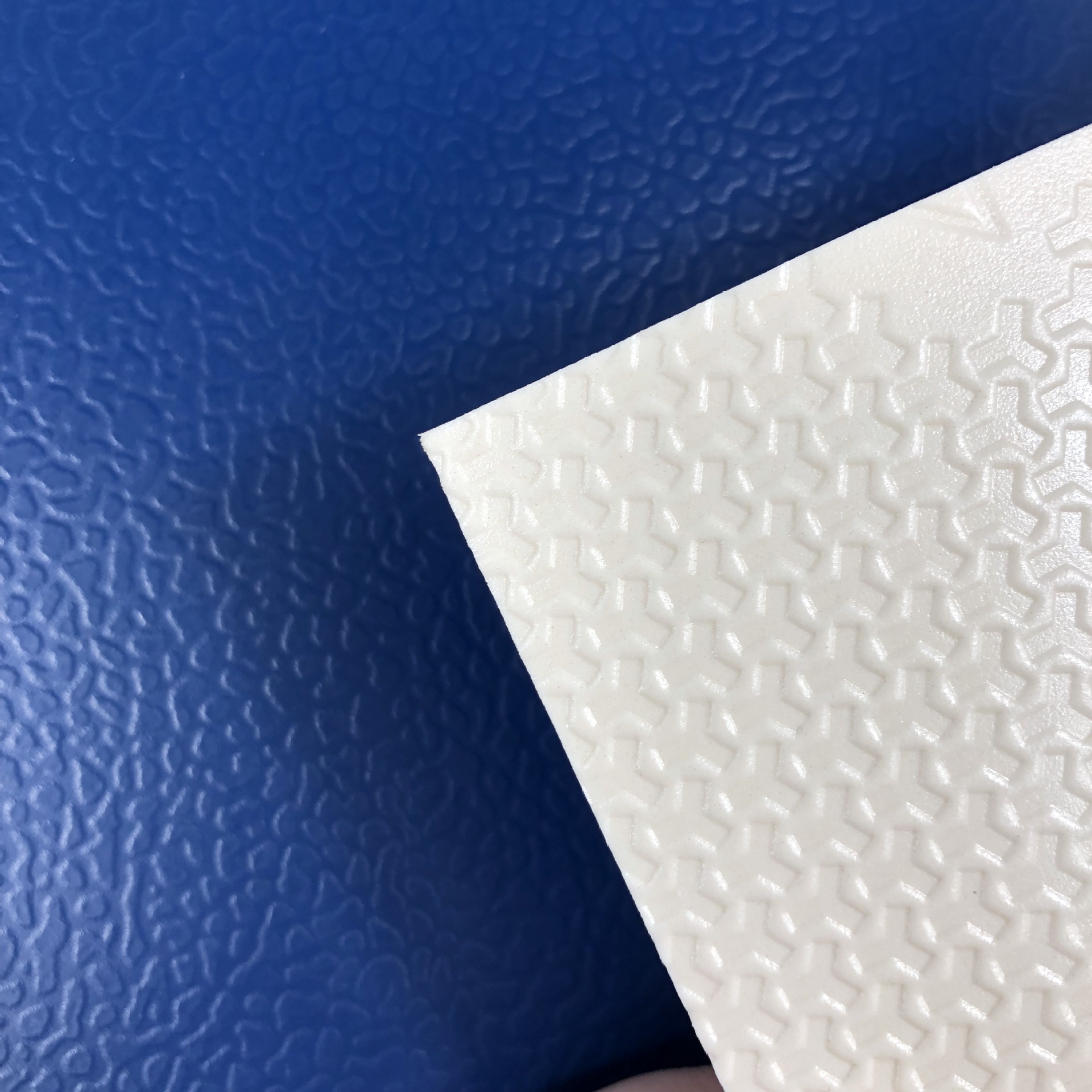 体育运动地板 羽毛球地板 篮球场地板 pvc弹性材料 宝石纹 深兰色