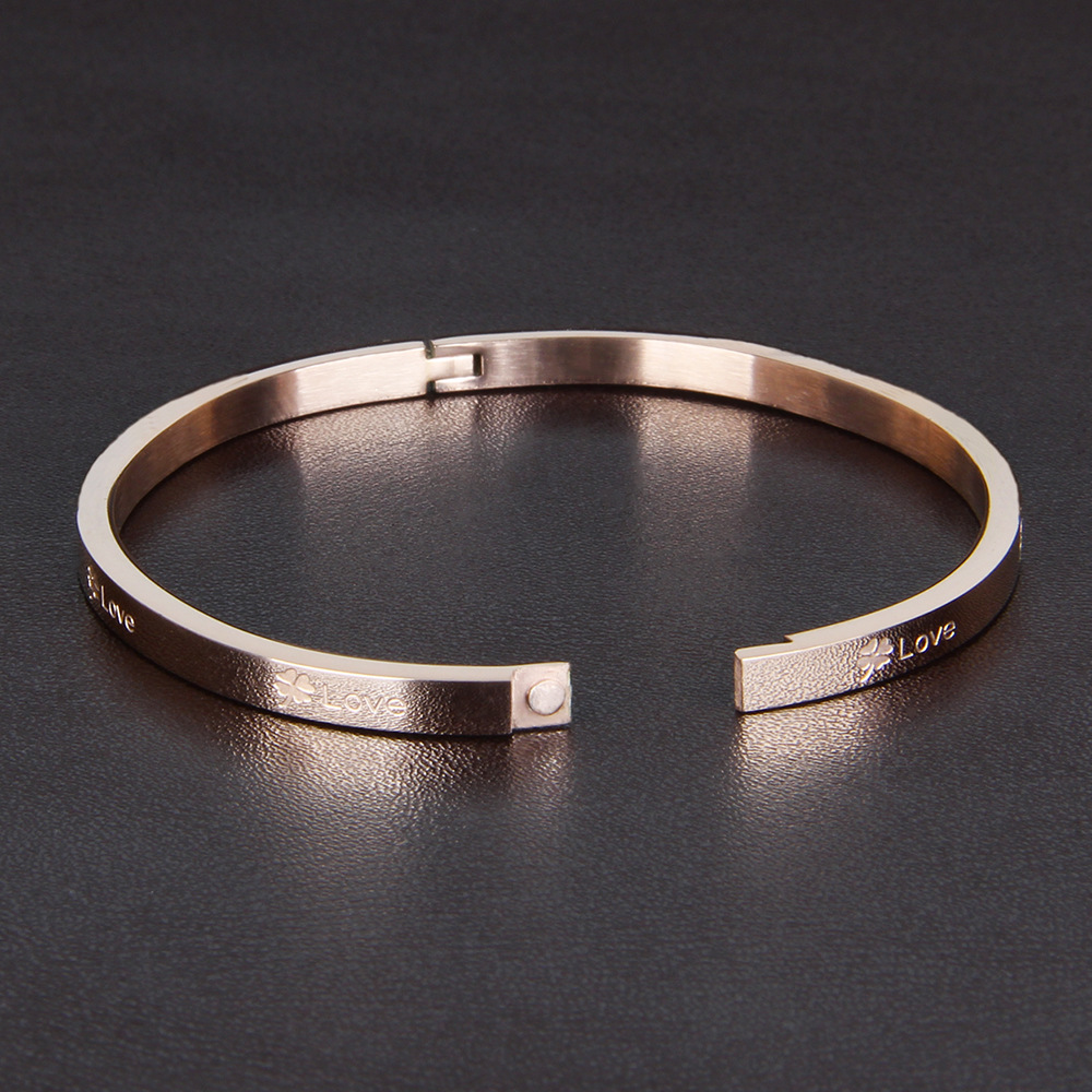 欧韩流行时尚女款钛钢手镯love四叶草不锈钢手镯特色礼品手环