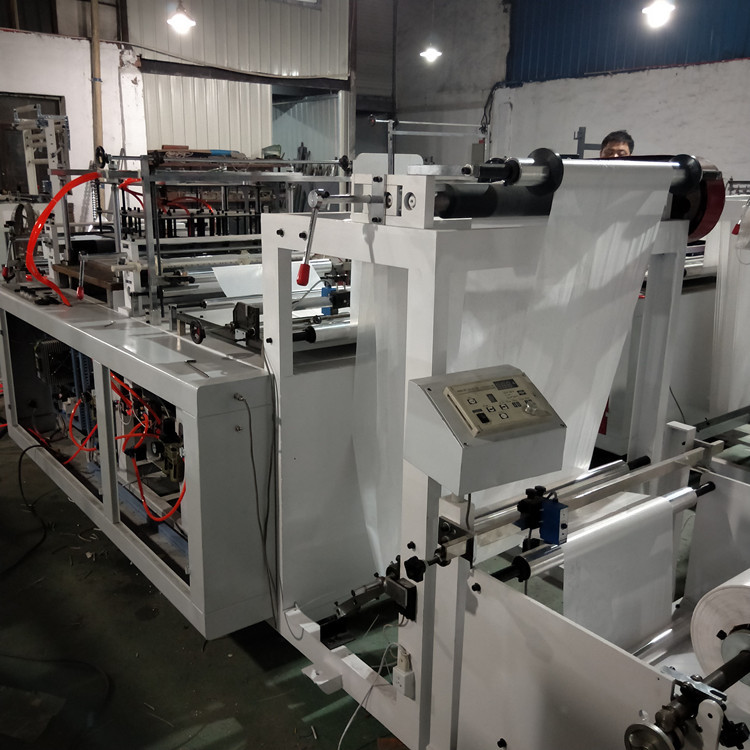 厂家直销聚乙烯塑料防水防油一次性围裙生产机械pe围裙机