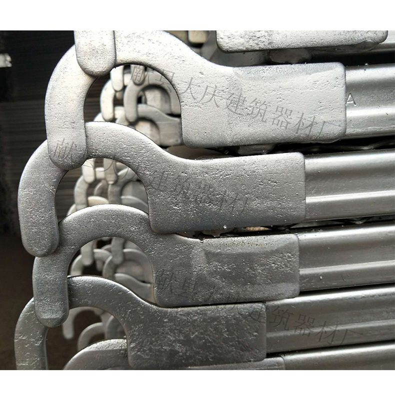 河北脚手架配件带锁片加长挂钩跳板钩子建筑装修脚手架踏板钩子