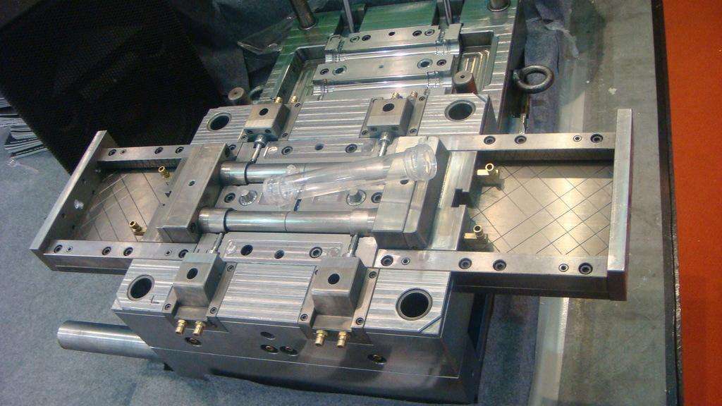 注塑模具哥张跃厂家:塑料模具冷却水选择