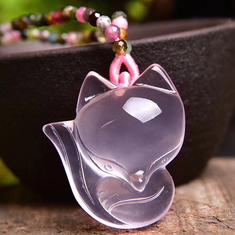 厂家直供新款天然粉水晶狐狸吊坠灵狐项链项坠毛衣链百搭饰品礼物