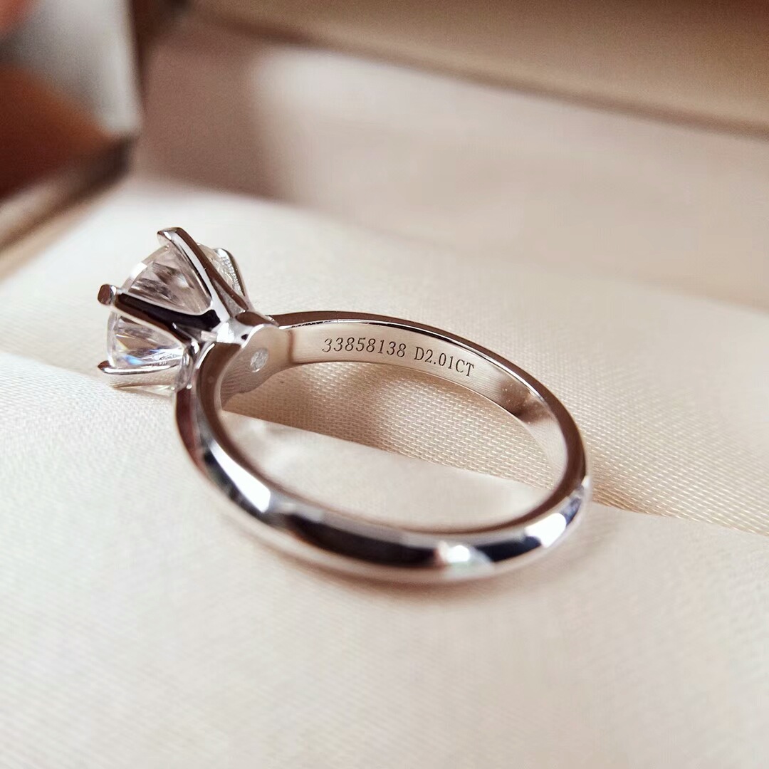 六爪钻戒女仿真1克拉两银t皇冠锆石高碳钻形影不离叹息桥之吻戒指