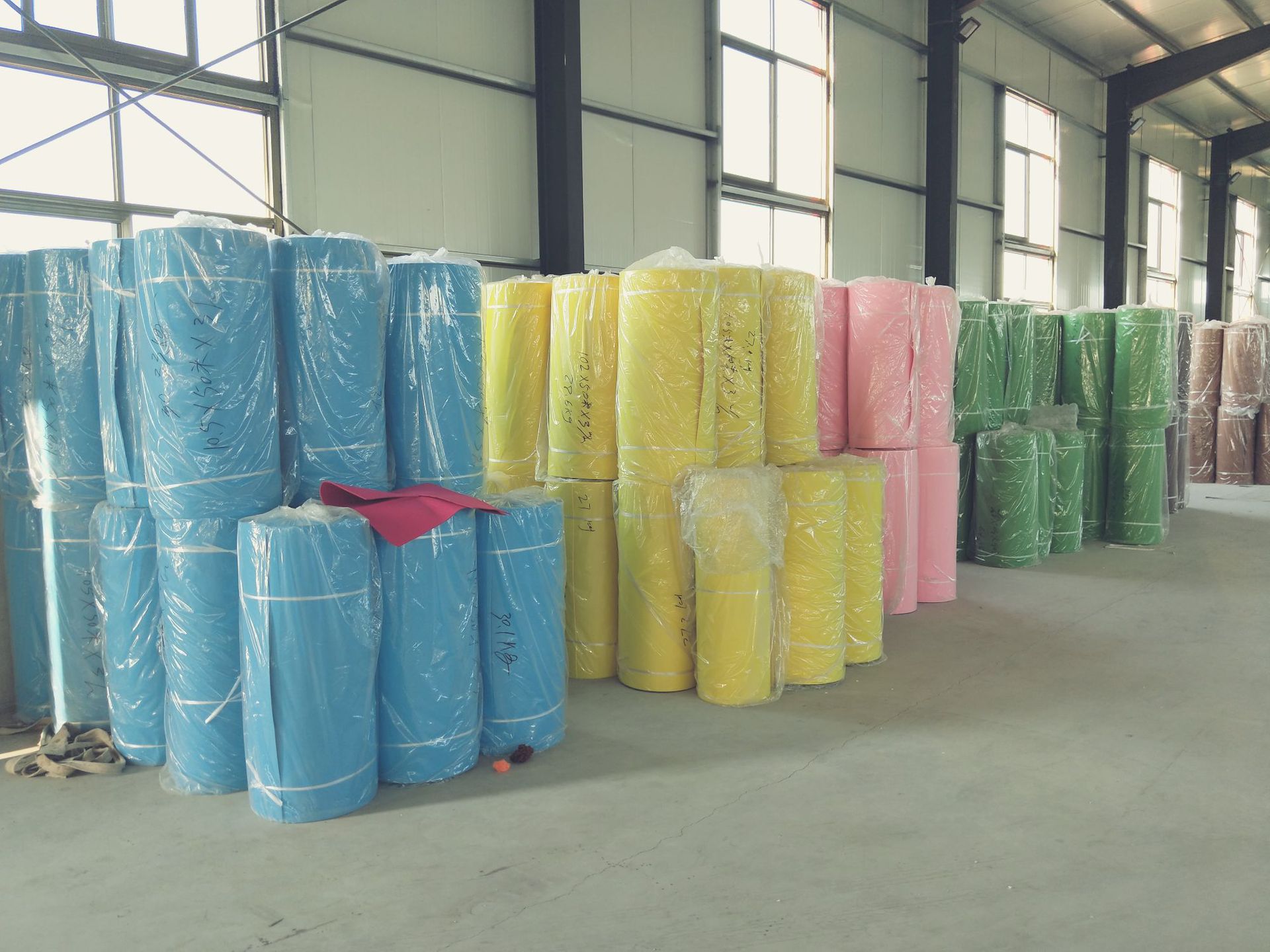 厂家直销针刺化纤毛毡涤纶纤维毛毡彩色毛毡毛毡布厚度1mm--50mm