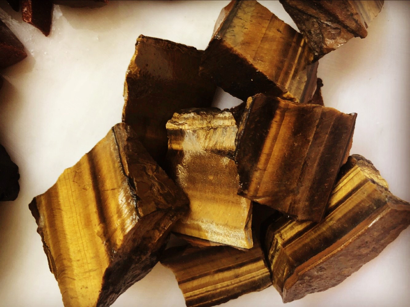 虎睛石原石 南非虎眼石原料 木变石毛料装饰紫粉水晶原石