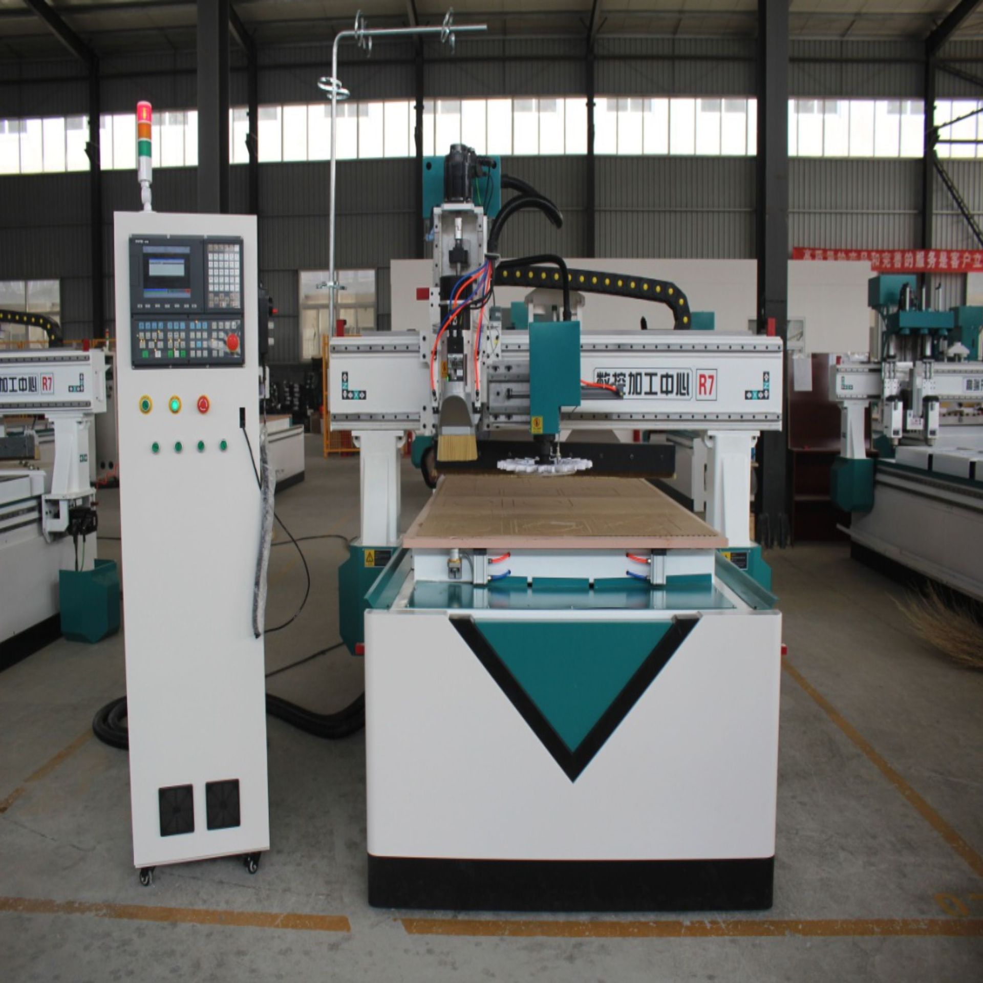 铝型材切割机铝模板数控雕刻机