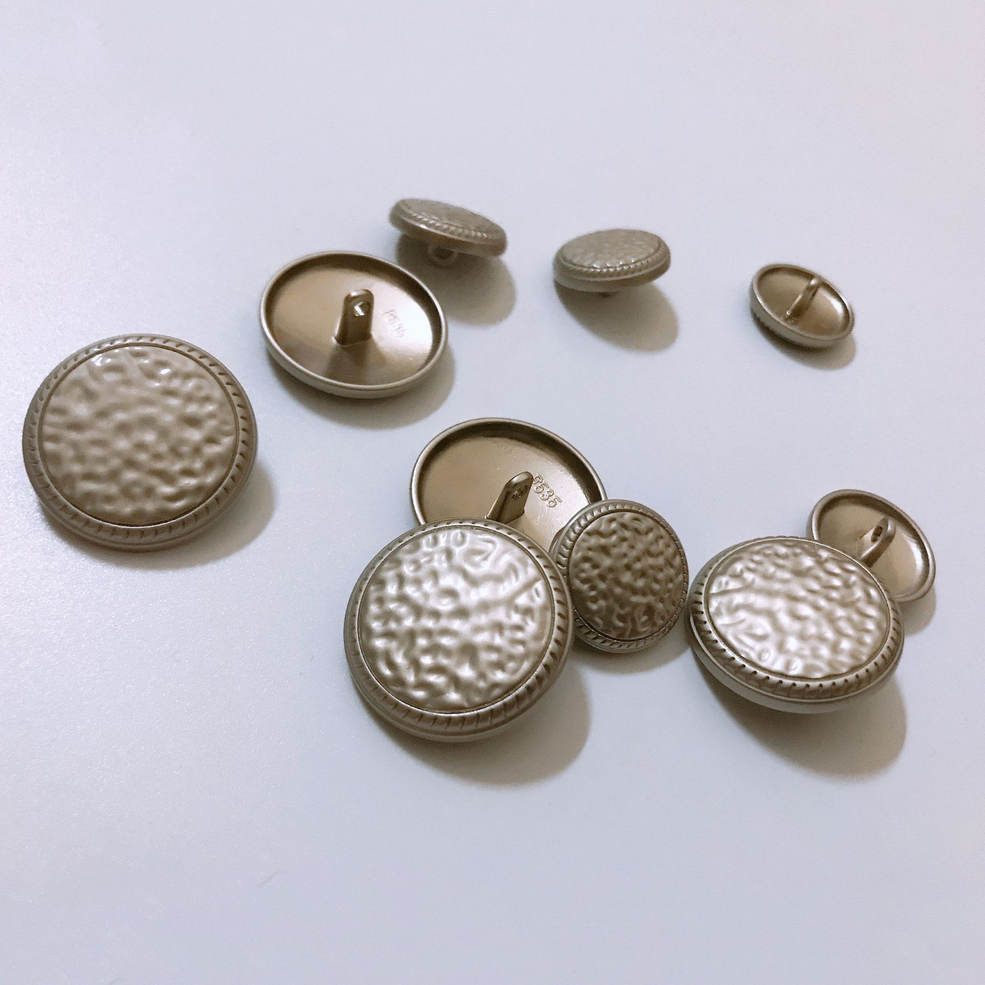 厂家直销金属纽扣圆形手缝扣毛呢大衣花纹弧面高档合金大衣扣批发