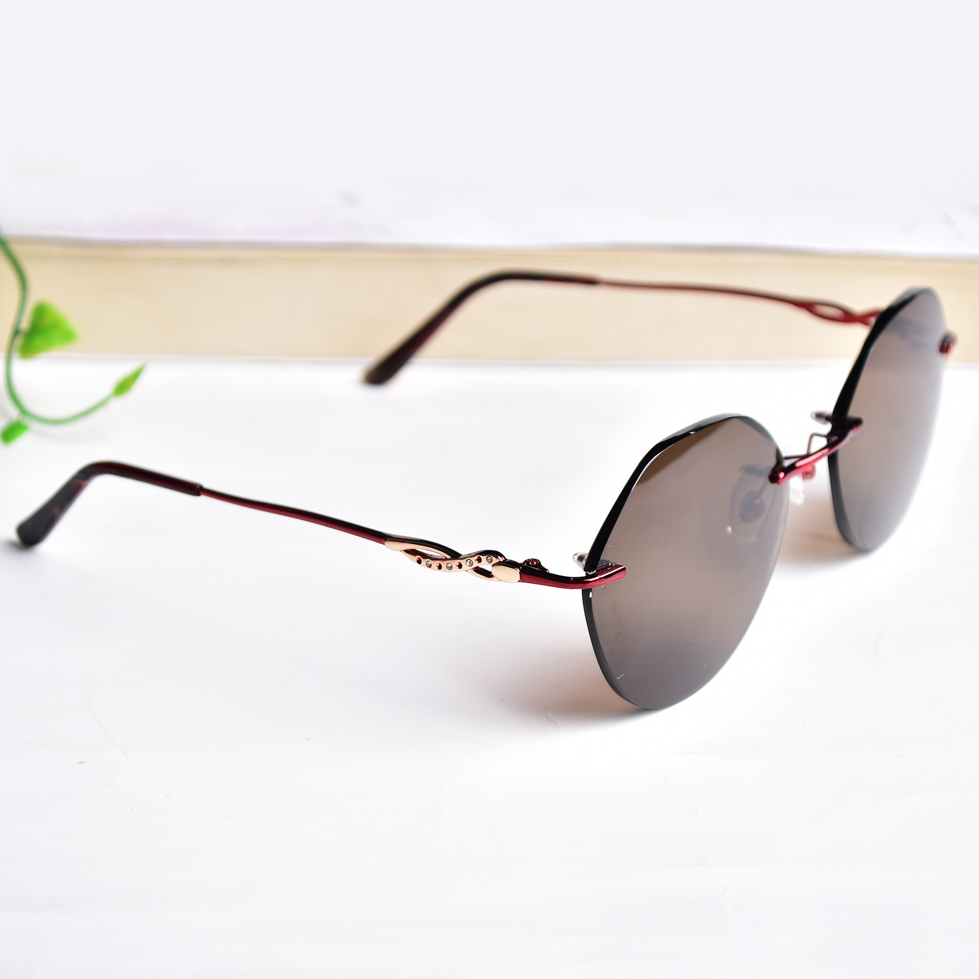 世行天然水晶石头眼镜时尚女士茶色平光太阳镜东海厂家定 制批发