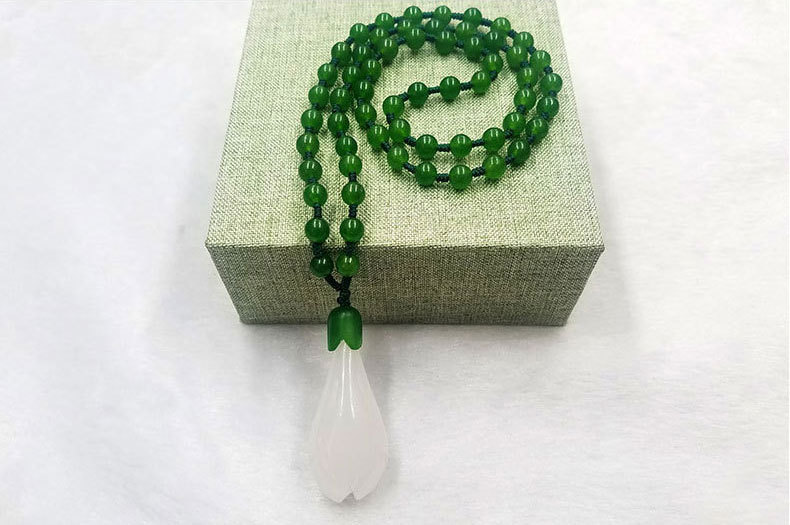 天然新疆卡瓦石挂件 手工白玉兰花吊坠 碧玉色项链玉坠毛衣链饰品