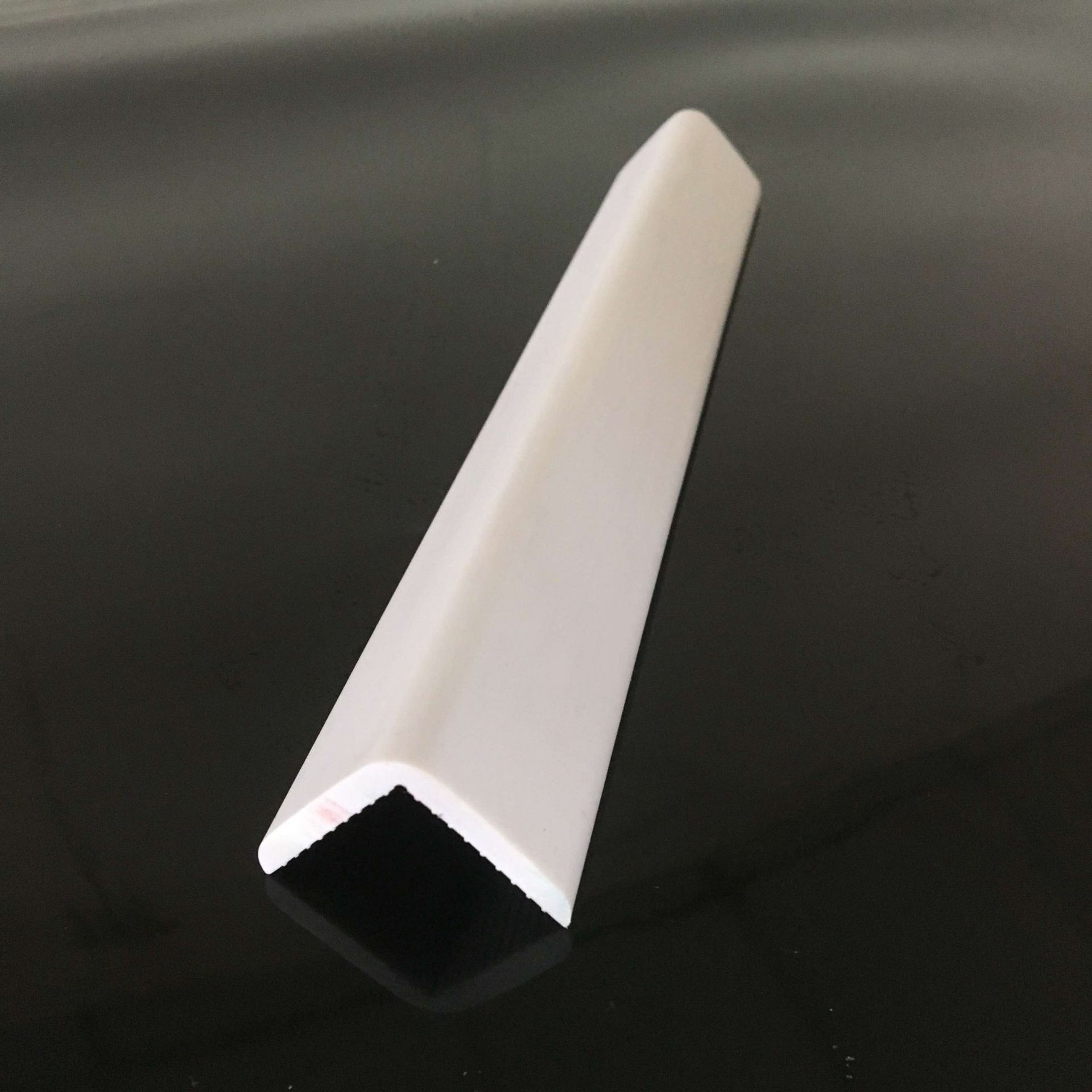 厂家供应 塑胶护墙角防撞条 学校专用护角条 塑料护角批发