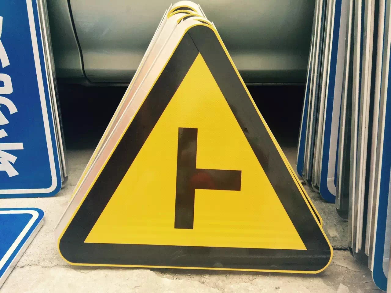 厂家定制交通安全保护安全标志路牌标志牌铝板反光标牌道路施工指