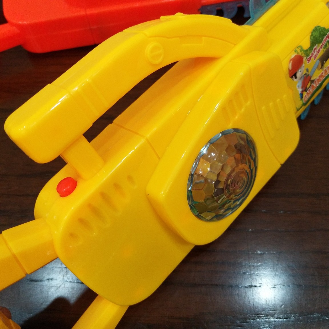 夜市热销儿童玩具伐木电动儿童闪光音乐电锯 带动作震动锯子